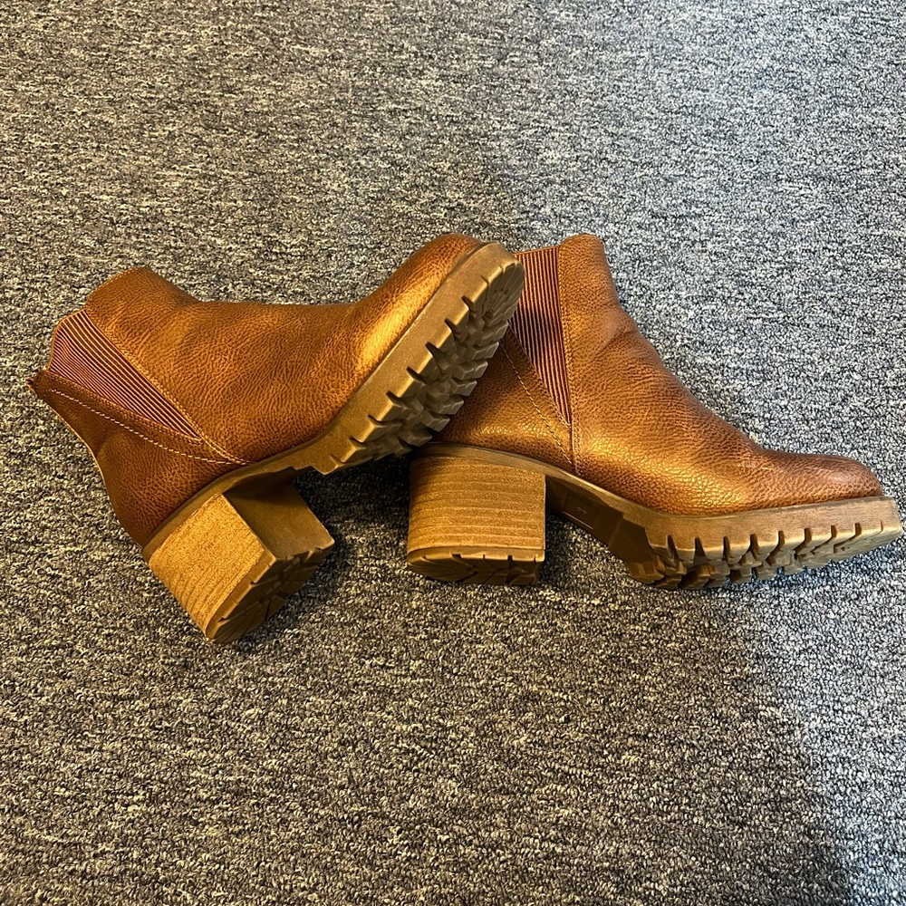 Brown faux leather Chelsea boot